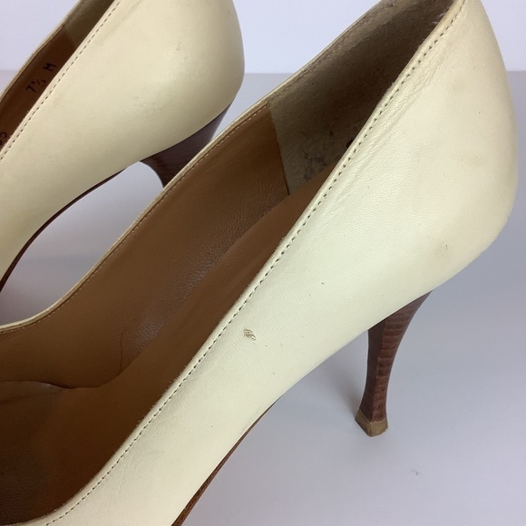 STUART WEITZMAN LEATHER CREAM NEUTRAL KNOT PUMPS - Picture 6 of 12